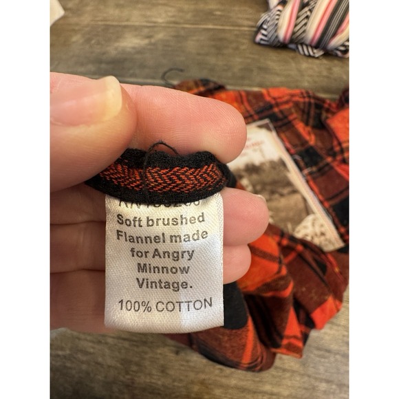 Angry Minnow Brushed Flannel Acid Splatter Red Plaid Size Small Met Later Life - Picture 9 of 10